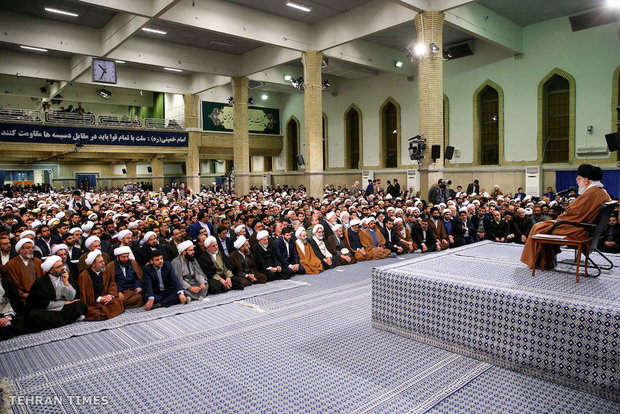 People of Qom meet with Ayatollah Khamenei