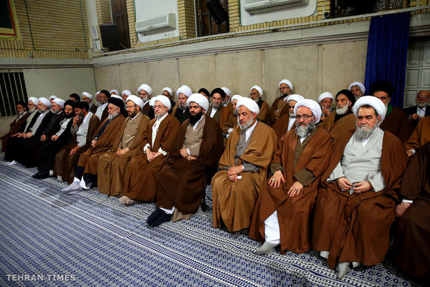 People of Qom meet with Ayatollah Khamenei