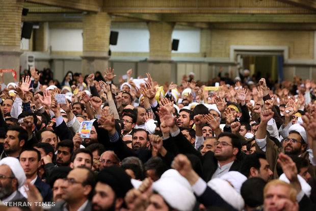 People of Qom meet with Ayatollah Khamenei