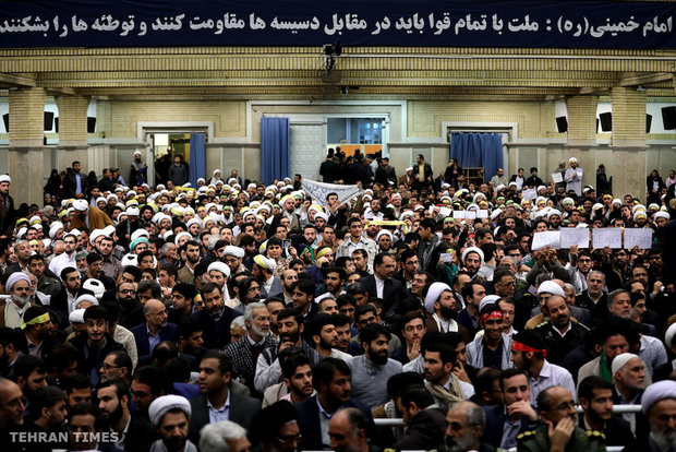 People of Qom meet with Ayatollah Khamenei