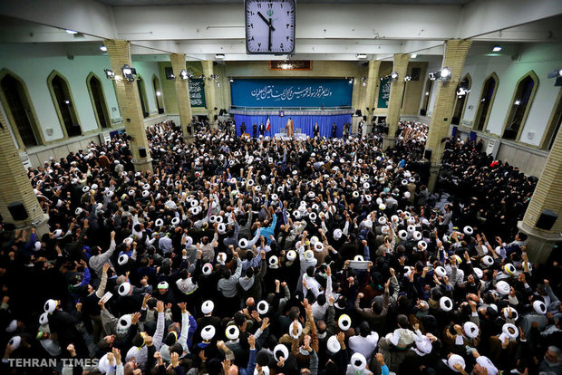 People of Qom meet with Ayatollah Khamenei