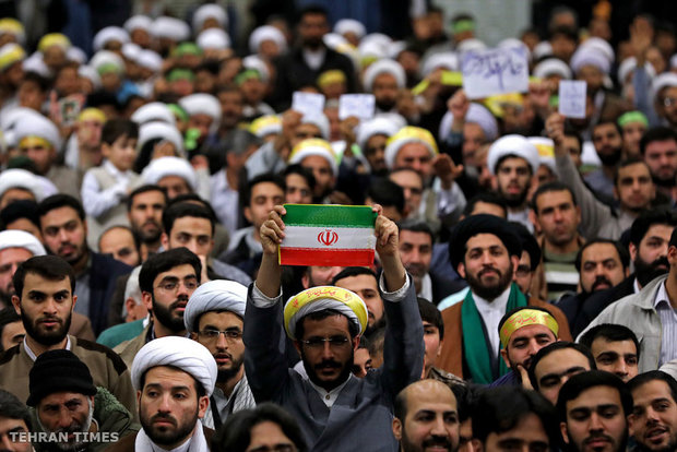 People of Qom meet with Ayatollah Khamenei