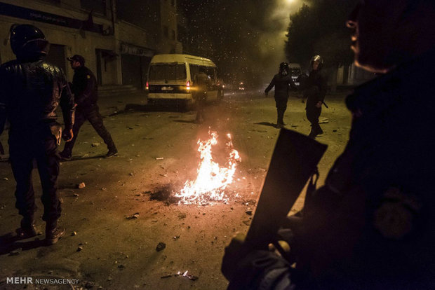 Tunus'taki halk protestolarından kareler