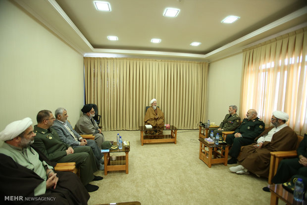 قم میں ایرانی وزیر دفاع کی مراجع عظام سے ملاقات