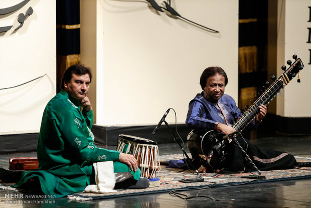 Fajr concertgoers thrilled by Parvez Khan’s raga improvisations 