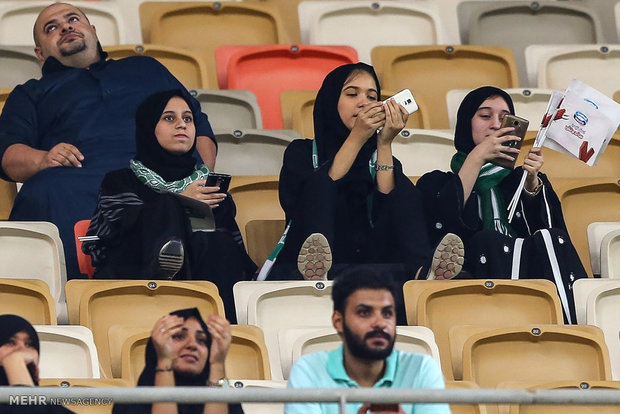 اولین حضور زنان سعودی در استادیوم‎