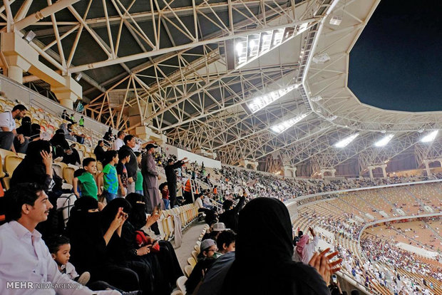 الحضور الأول للمرأة السعودية في ملعب كرة القدم