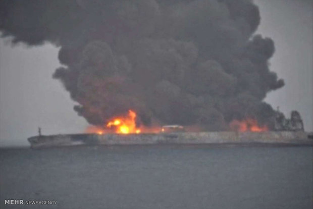 Alevlenen İranlı petrol tankerinden kareler