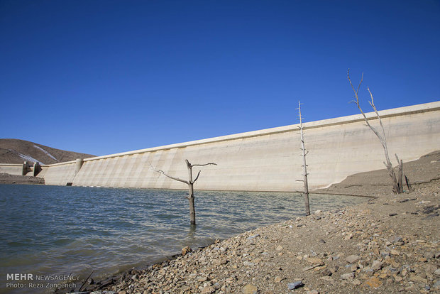 Drop in Water level in Ekbatan Dam, Hamadan