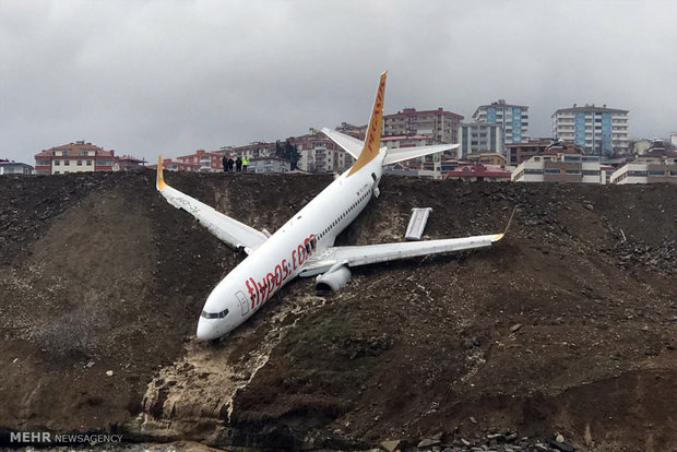 Trabzon'da pistten çıkan yolcu uçağından kareler