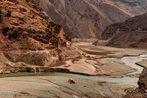 Lowering water levels concerning Tehran  