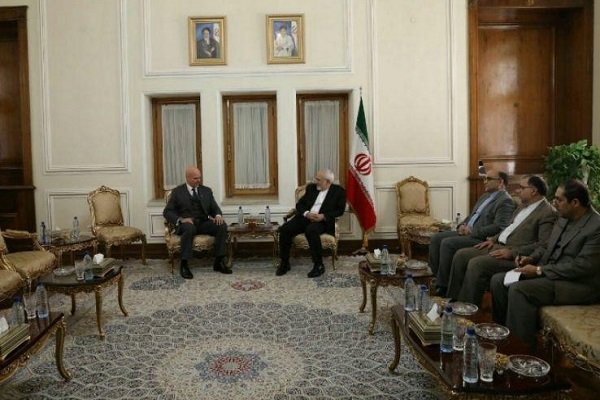 Zarif bids farewell to UN Coordinator in Iran