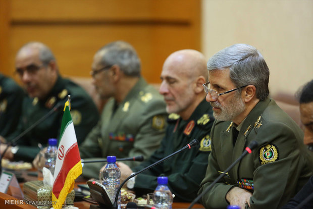 دیدار رانا تنویر حسین وزیر تولیدات دفاعی پاکستان با  امیر سرتیپ حاتمی وزیر دفاع