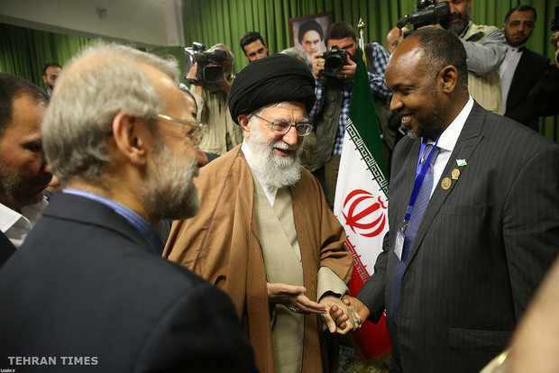 Participants of Conference on Parliamentary Union of OIC meet with Ayatollah Khamenei