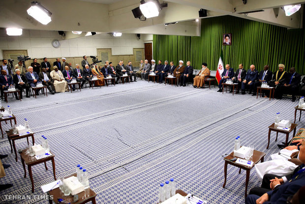 Participants of Conference on Parliamentary Union of OIC meet with Ayatollah Khamenei