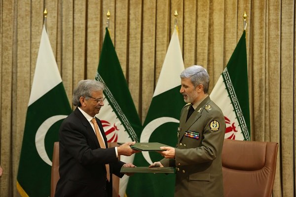 Iran, Pakistan to expand defense coop. 