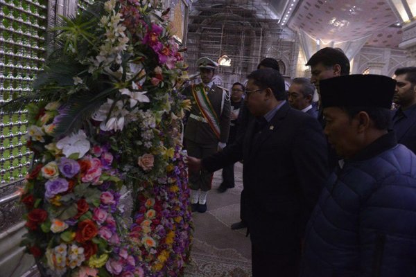 Indonesia, Pakistan parl. speakers pay tribute to Imam Khomeini