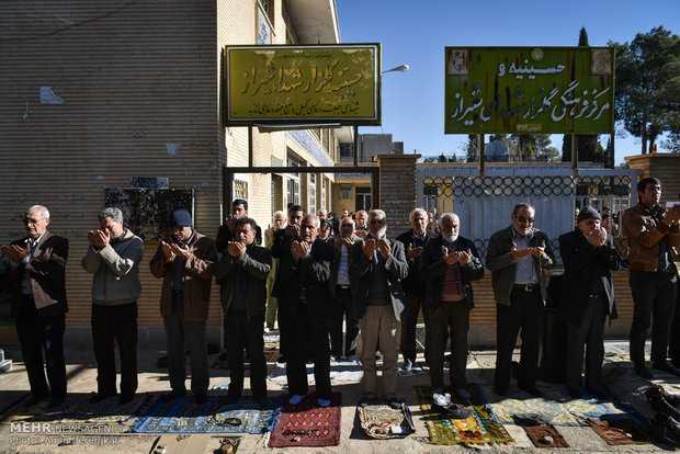 اقامه نماز طلب باران در شیراز