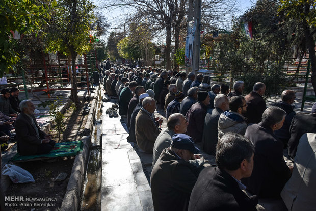 اقامه نماز طلب باران در شیراز