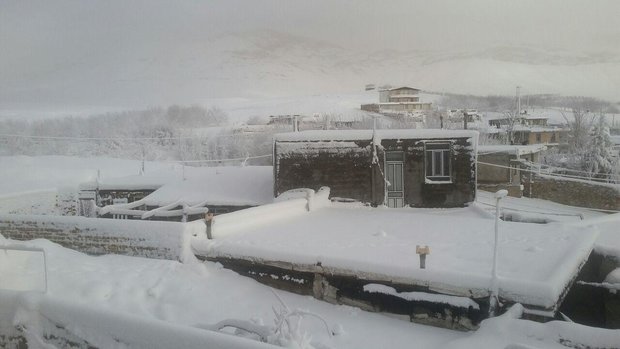 فلم / ایران کے صوبہ لرستان میں شدید برف باری