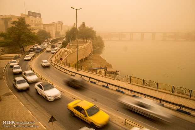 ظاهرة الغبار في مدينة اهواز جنوبي ايران