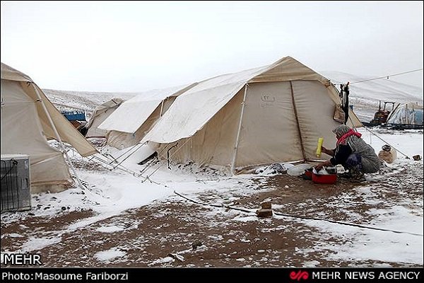 سرپناه زلزله زدگان سپیدپوش شد/کوهبنانی ها زیر تازیانه سرما