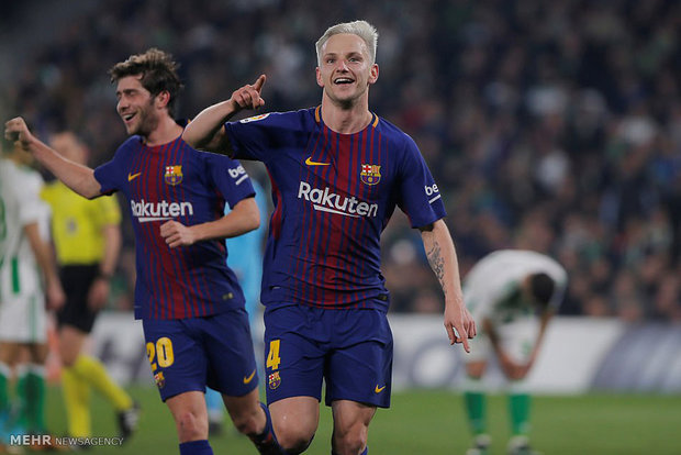 دیدار تیم های فوتبال رئال بتیس و بارسلونا