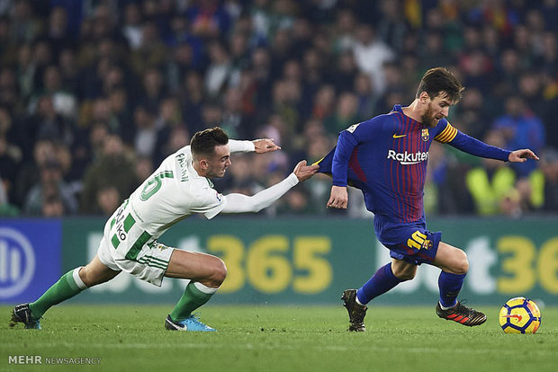 دیدار تیم های فوتبال رئال بتیس و بارسلونا