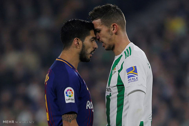 دیدار تیم های فوتبال رئال بتیس و بارسلونا