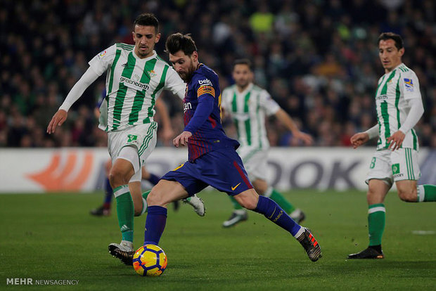 دیدار تیم های فوتبال رئال بتیس و بارسلونا