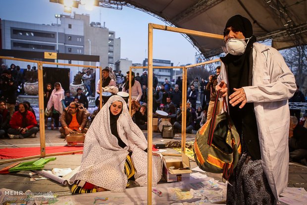 عروض على المكشوف لمسرح الشارع في طهران