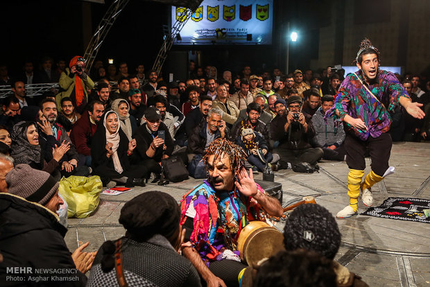 عروض على المكشوف لمسرح الشارع في طهران