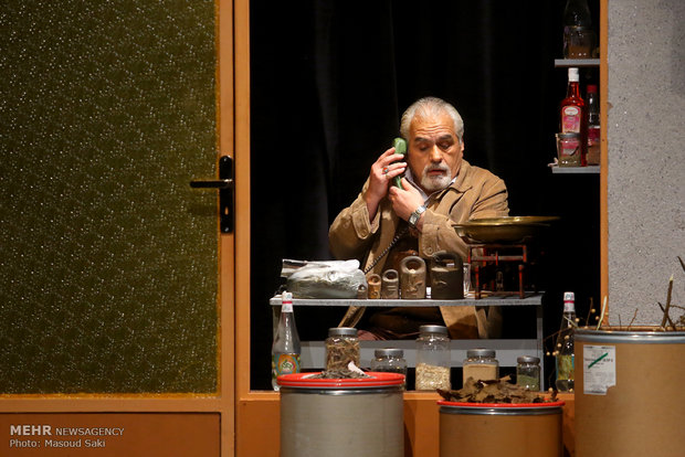 نمایش ایستاده، منتظره، پیچیده، نیامده