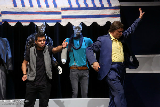 نمایش ایستاده، منتظره، پیچیده، نیامده