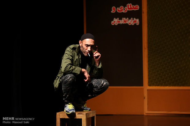 نمایش ایستاده، منتظره، پیچیده، نیامده