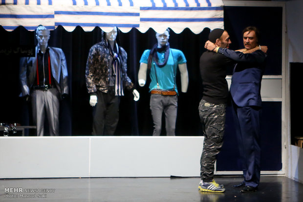 نمایش ایستاده، منتظره، پیچیده، نیامده