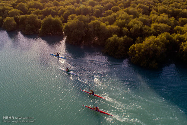 İranlı kayakçılar Asya Olimpiyatları'na hazırlanıyor