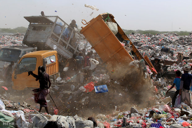 زندگی یمنی ها در میان زباله ها‎