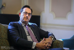 مصاحبه با هاپتون سفیر انگلیستان