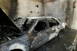 آتش سوزی خودرو درون پارکینگ منزل مسکونی در شهرک پردیس کرمانشاه