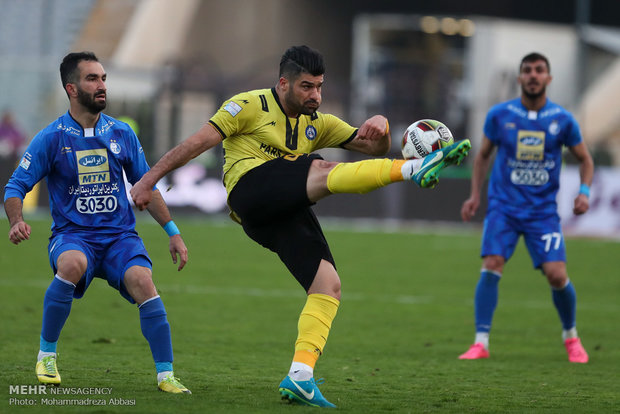 فوز استقلال طهران على بارس جم 4-0