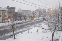 آغاز بارش برف در قزوین/ مراکز پیش‌دبستانی تعطیل شد