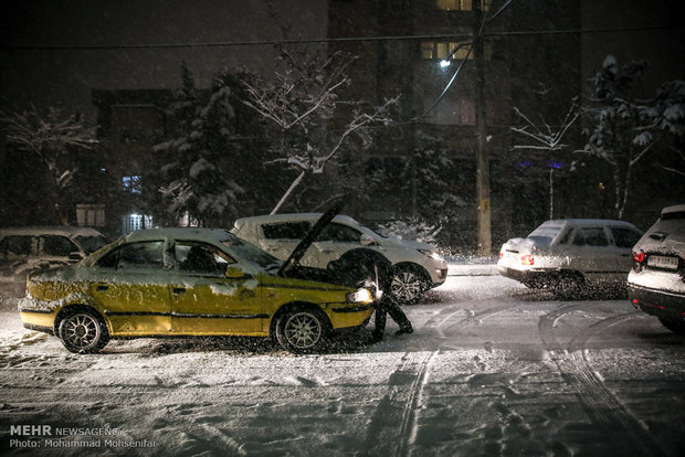 Snowfall and freeze in Karaj