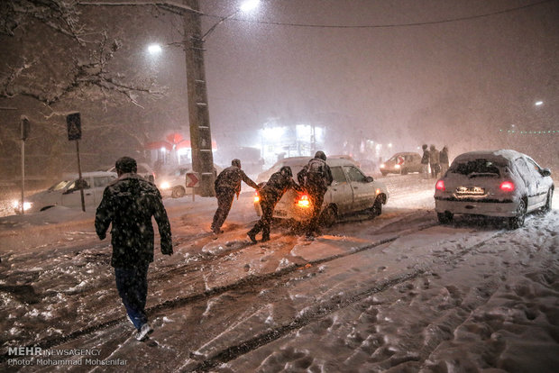 Snowfall and freeze in Karaj