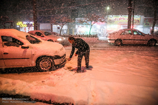 Snowfall and freeze in Karaj