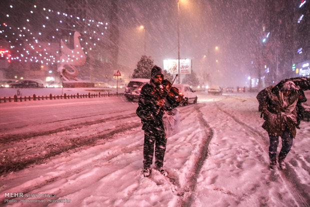 Snowfall and freeze in Karaj