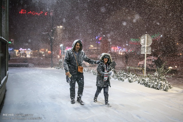 Snowfall and freeze in Karaj