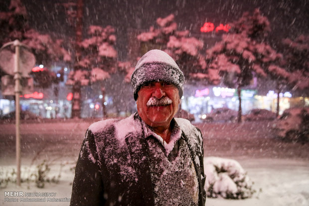 Snowfall and freeze in Karaj