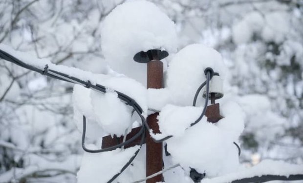 بارش برف مناطق مختلف شهر یاسوج را در خاموشی فرو برد
