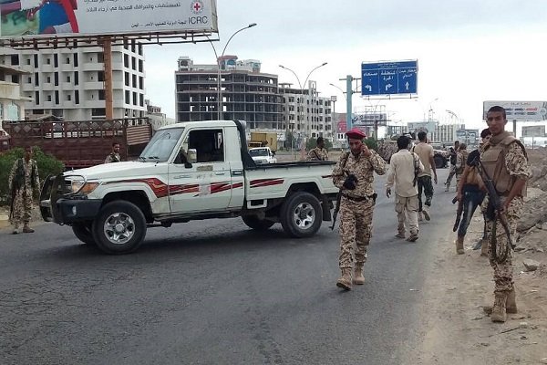 یمن کے جنوبی علاقہ میں سعودی فوجی اتحاد میں خونریز لڑائی / 150 افراد ہلاک و زخمی